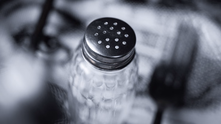 The Comedy Shaker by TCC & Chen Hui - magic trick