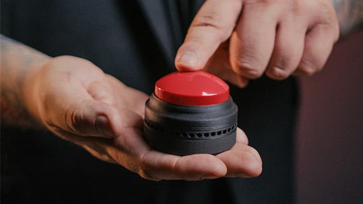 João Miranda Magic presents The Button by Chris James featuring Craig Petty - magic trick
