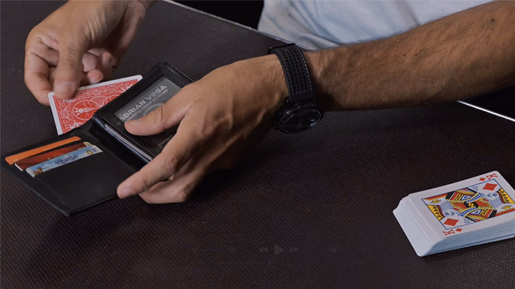 Divisa by Adrian Vega - magic trick